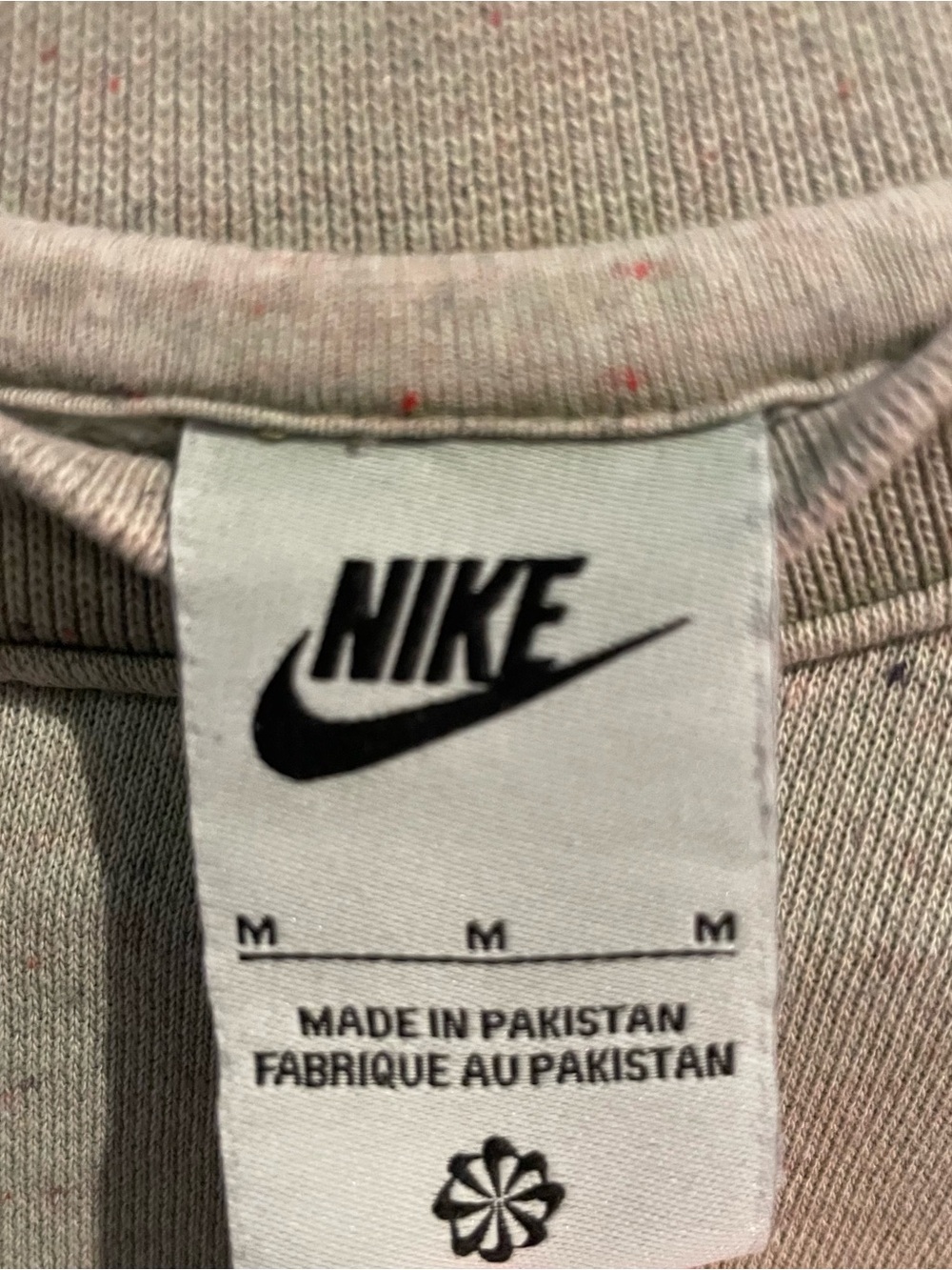 Nike Men's Light Gray/Green Crewneck Sweatshirt - Picture 3 of 3